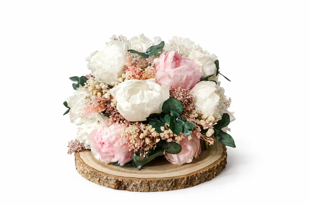 Ramo de novia preservado Amelia con flores en tonos blancos y rosados