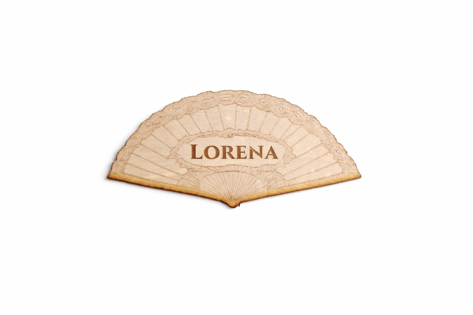 Marcasitio de madera con forma de abanico personalizado con nombre para boda